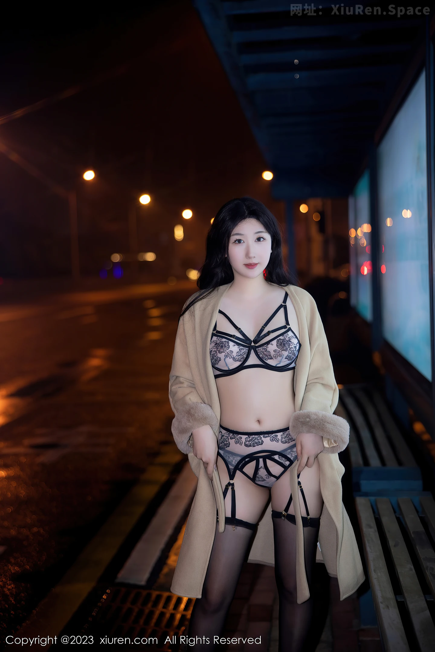 图片[6]-[XiuRen秀人网]2023.03.16 VOL.6424 江真真 米色风衣与白色透视情趣内衣加黑丝美腿性感私房写真集-秀人网官方网站